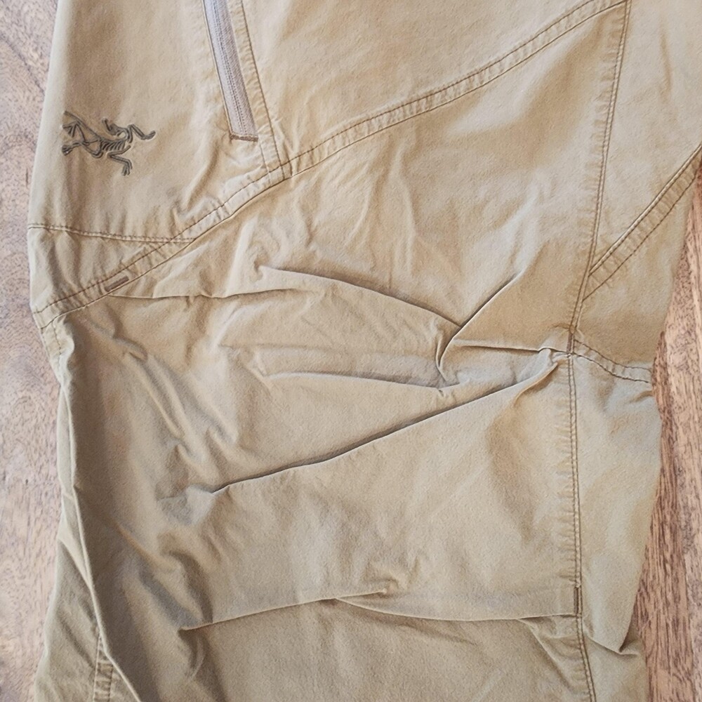 Arc'teryx Pants Mens 36x32 Beige Trim Fit Hiking Zip Pocket Stretch Khakis - Picture 3 of 16